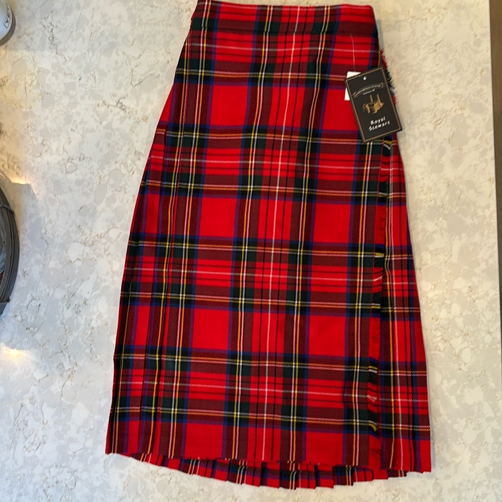 100% Wool child’s kilt—Royal Stewart by James Pringle Weaver size 11-12 years - Picture 7 of 7